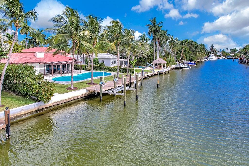 928 Belle Meade Island Dr