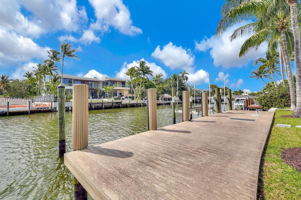 BELLE MEADE ISLAND - Residential