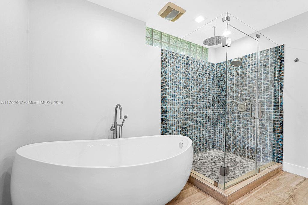 BELLE MEADE ISLAND - Residential