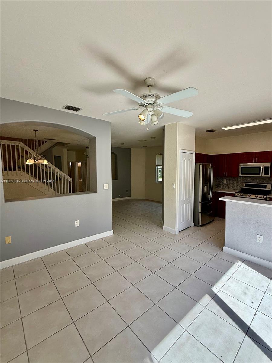 GRAND LAKES PHASE I - Residential Lease