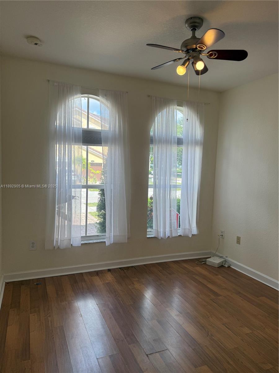 GRAND LAKES PHASE I - Residential Lease
