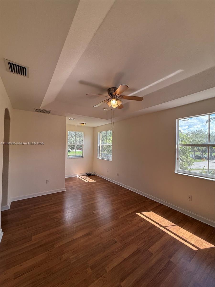 GRAND LAKES PHASE I - Residential Lease