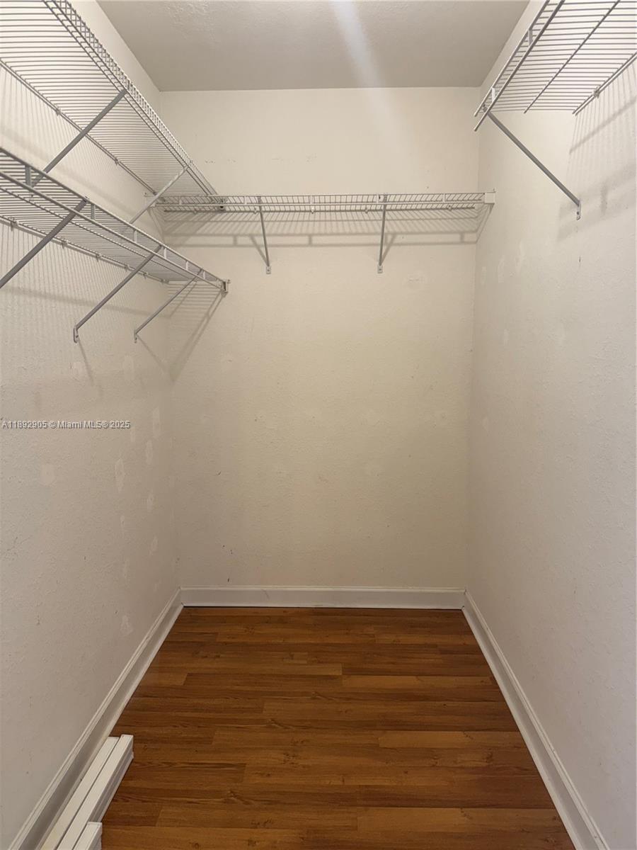GRAND LAKES PHASE I - Residential Lease