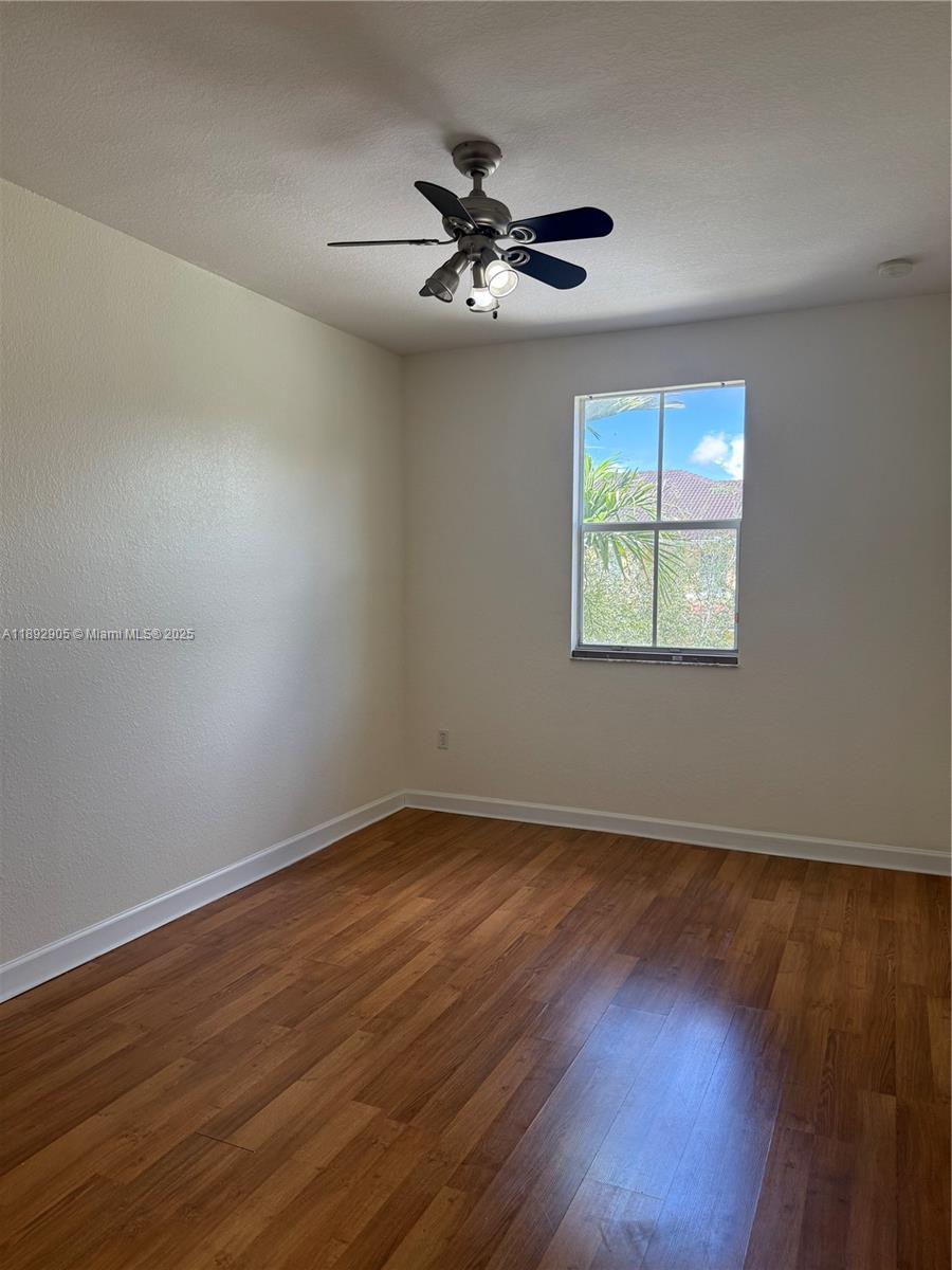 GRAND LAKES PHASE I - Residential Lease