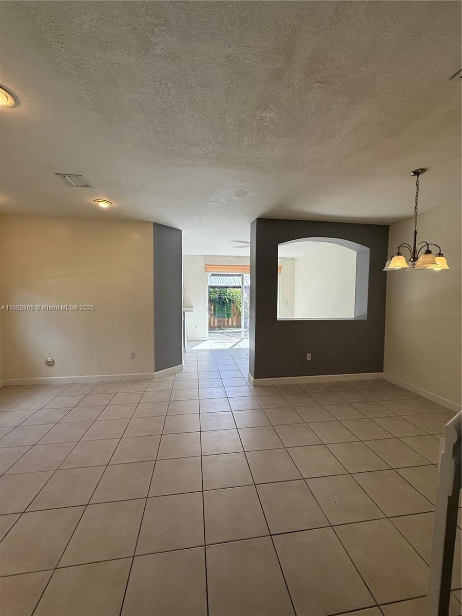 GRAND LAKES PHASE I - Residential Lease