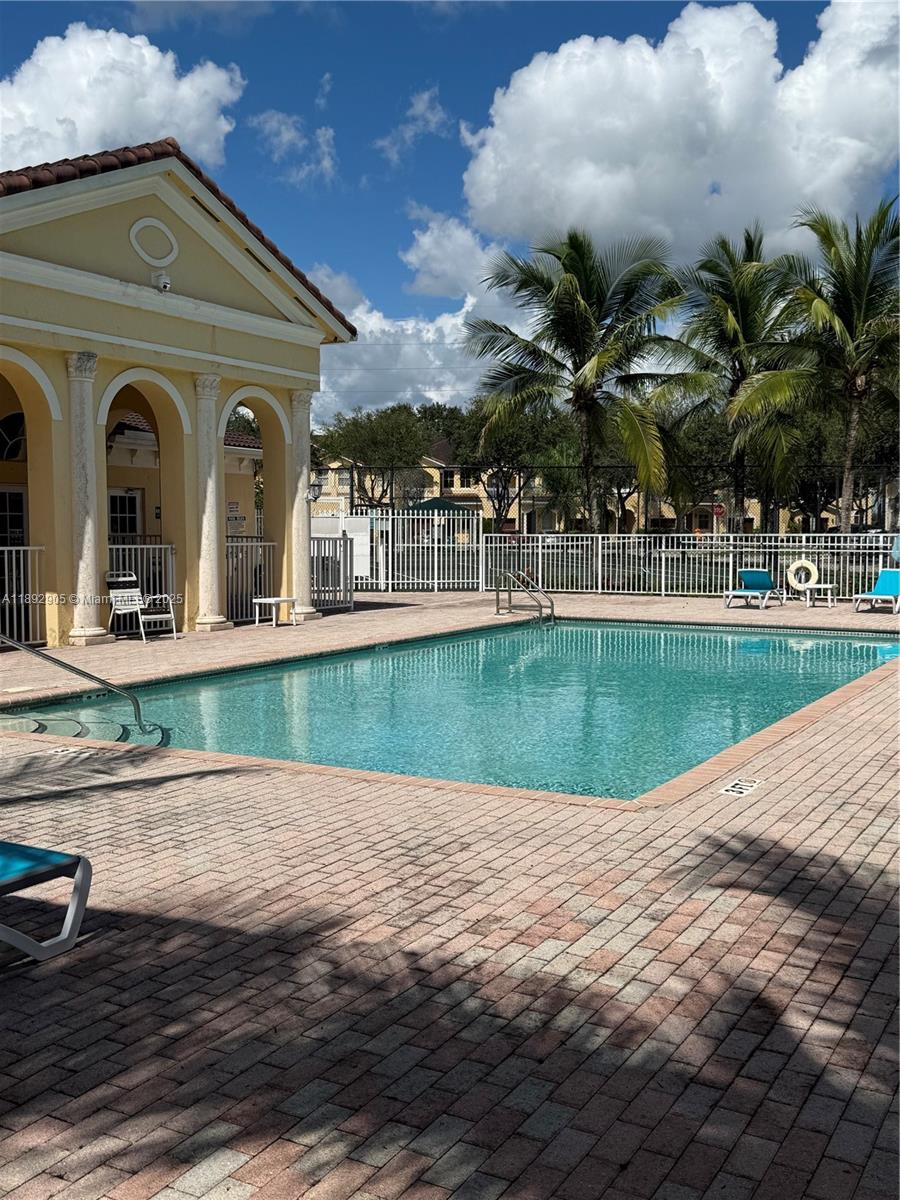 GRAND LAKES PHASE I - Residential Lease