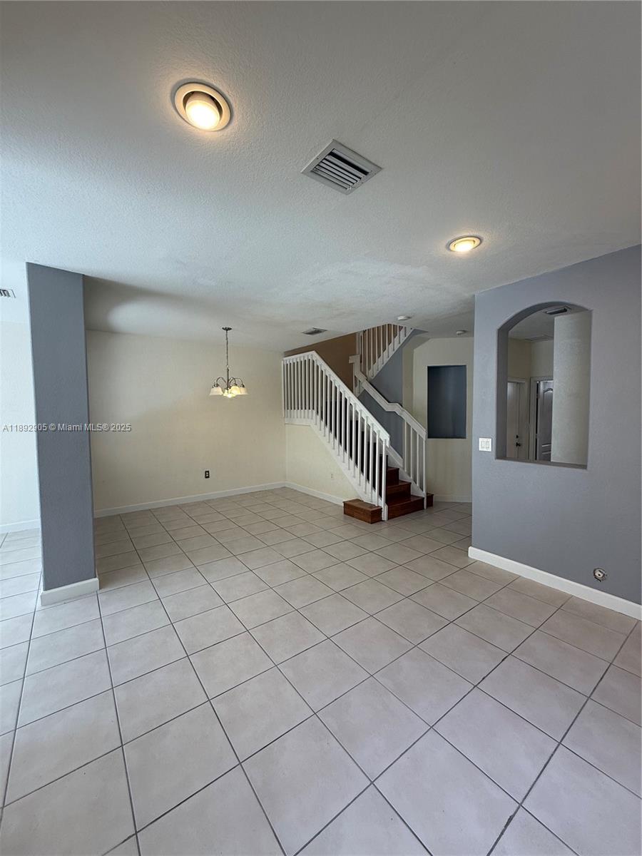 GRAND LAKES PHASE I - Residential Lease