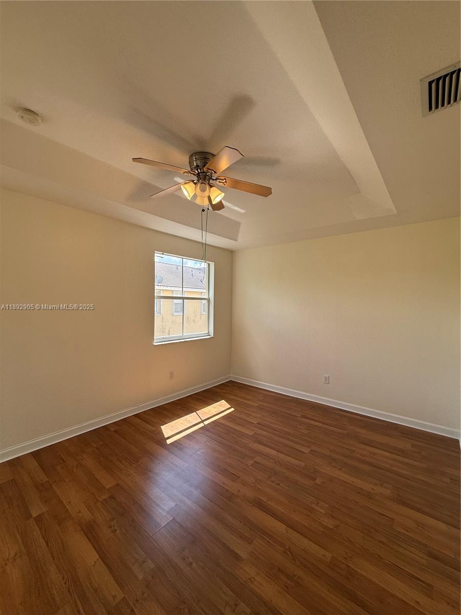 GRAND LAKES PHASE I - Residential Lease