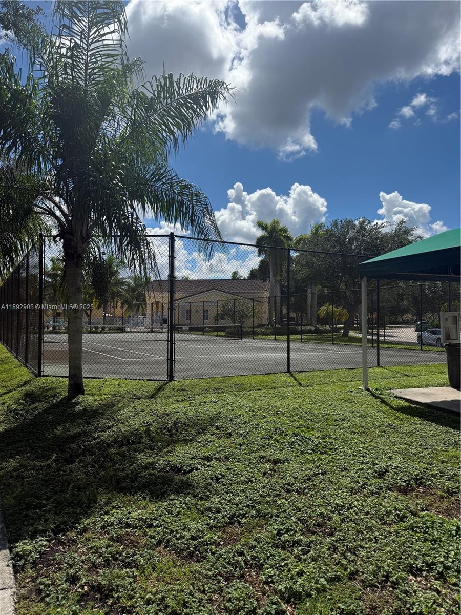 GRAND LAKES PHASE I - Residential Lease