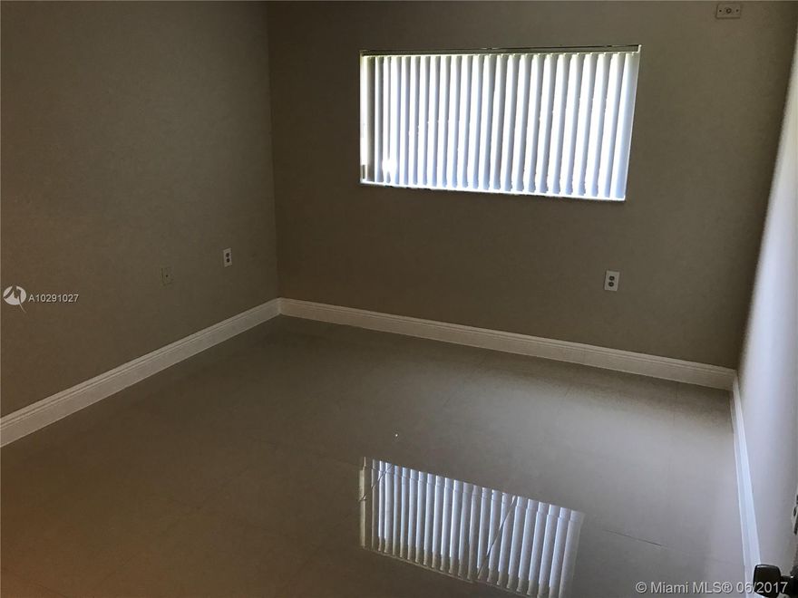 UNIT BEING PAINTED AND CLEANED 
BRING YOUR CLIENT TO THIS PERFECT UNIT TOTALY UPGRADES APARTMENT ON FIRST FLOOR FULLY RENOVATED . WASHER AND DRYER INSIDE THE UNIT  SEE PICTURES TO APPRECIATE  IF U BRING YOUR CLIENT YOU RENT THE APARTMENT. PLEASE KEEP IN MIND WE HAVE REDUCED RENT TO $1500 SO PRICE IS FIRM . CLIENT HAS SPENT MORE THAN 25K IN RENOVATIONS