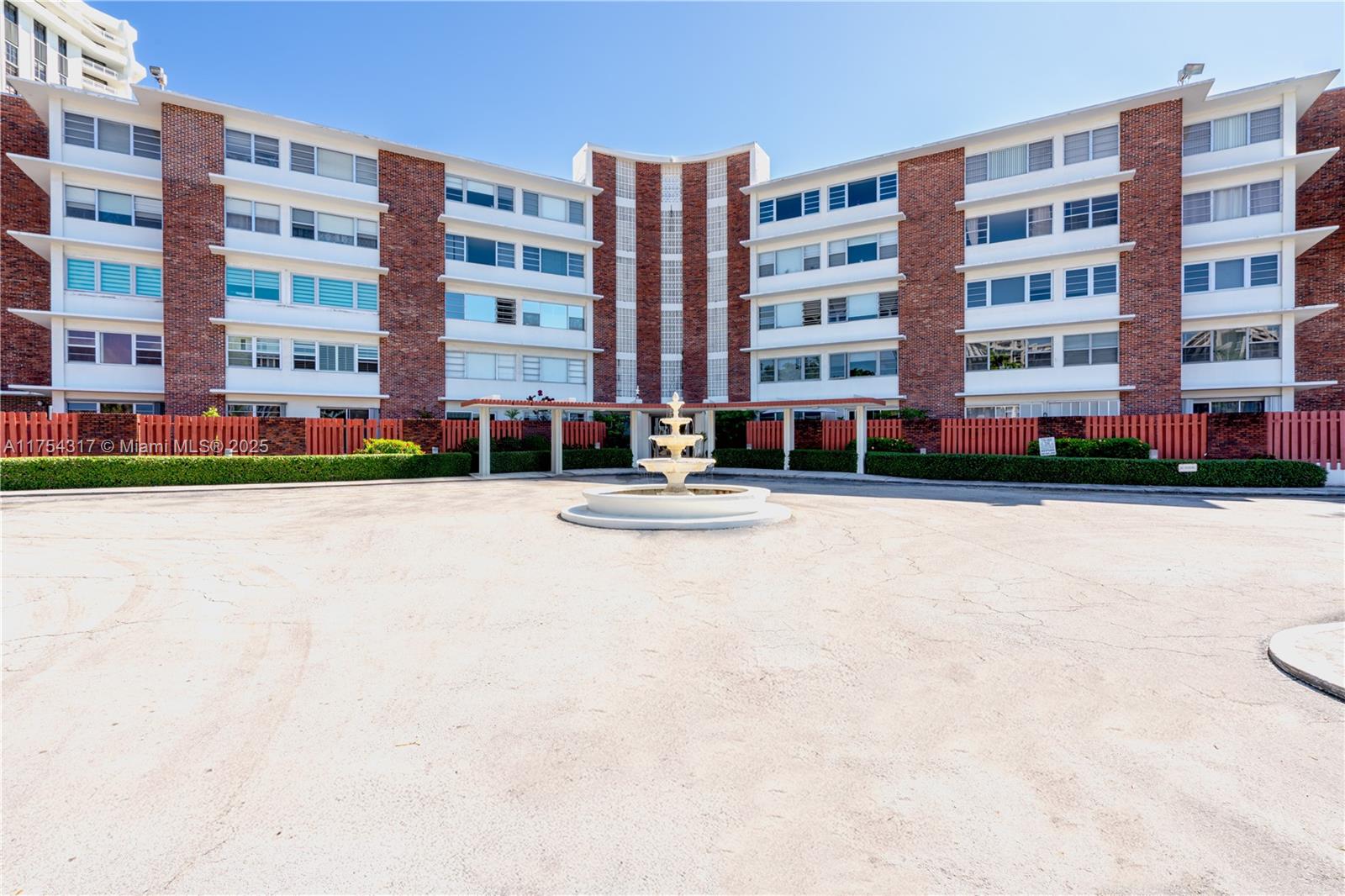 THE SHORES CONDO - Residential