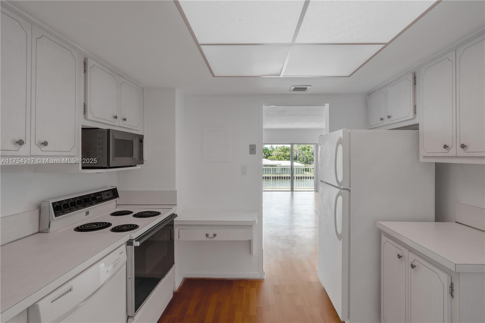 THE SHORES CONDO - Residential