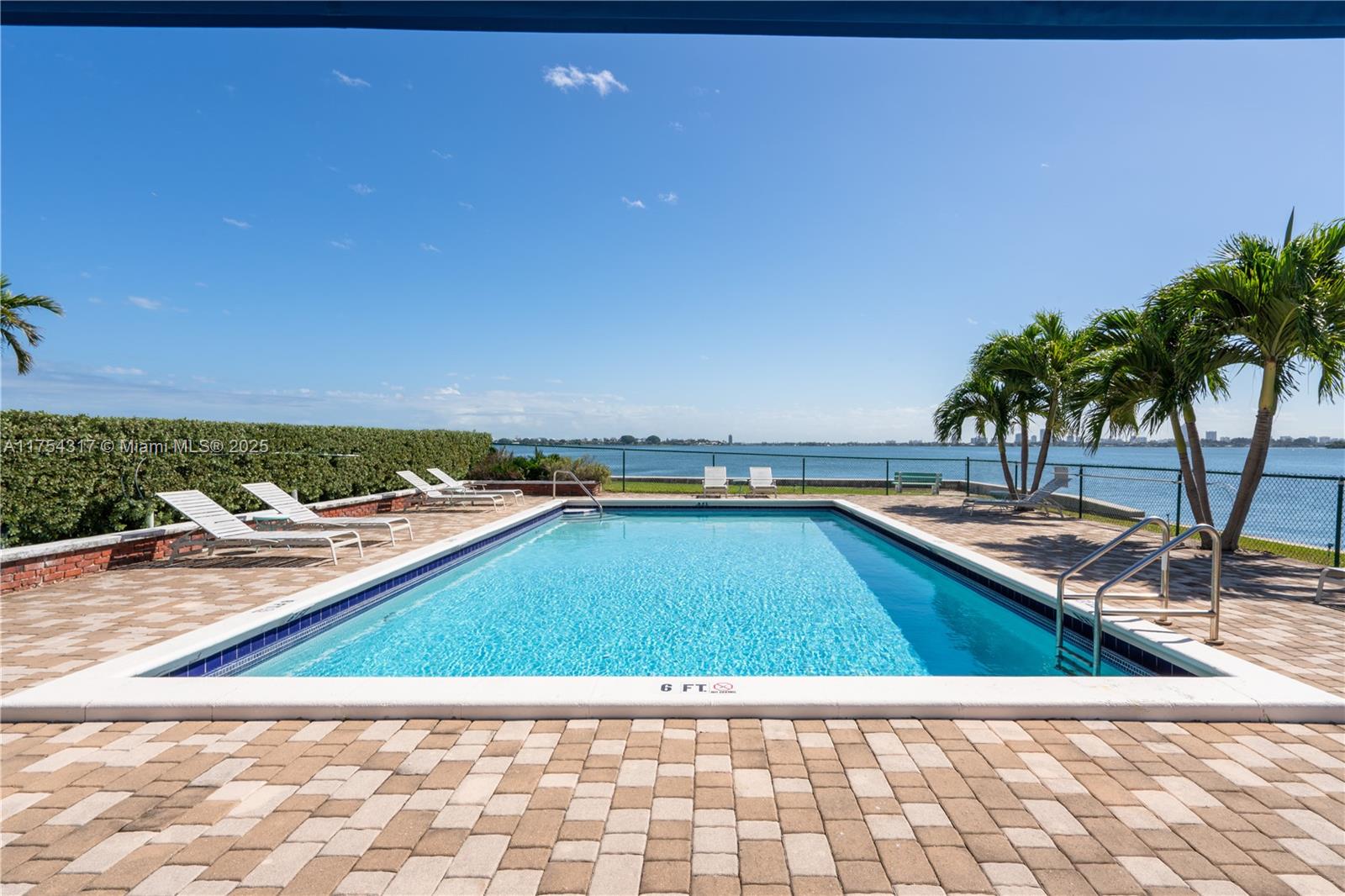 THE SHORES CONDO - Residential