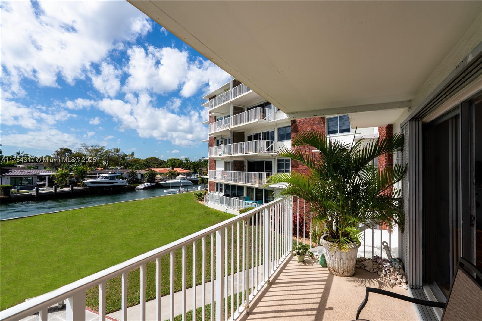 THE SHORES CONDO - Residential