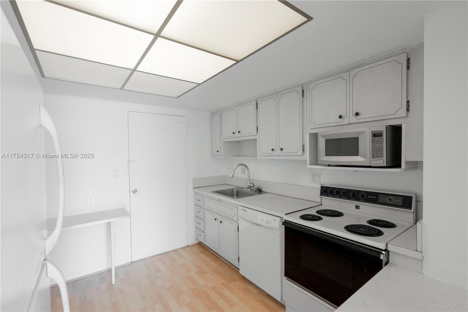 THE SHORES CONDO - Residential