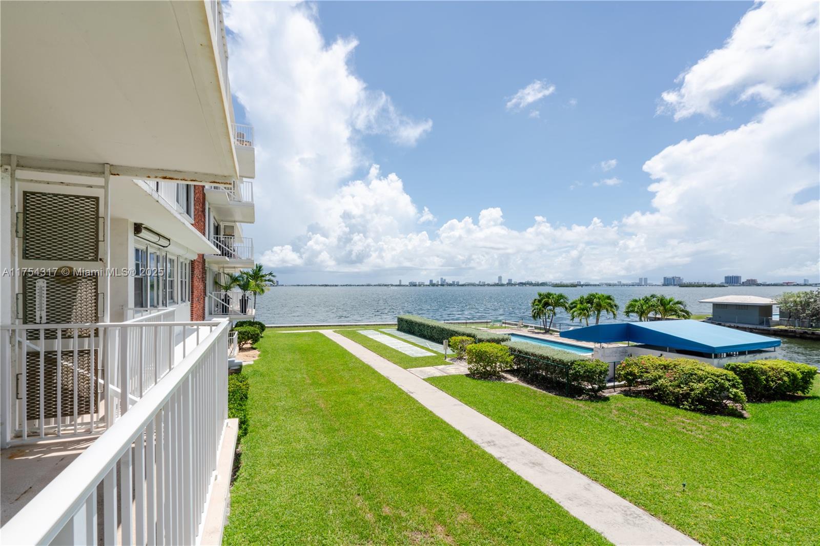 THE SHORES CONDO - Residential