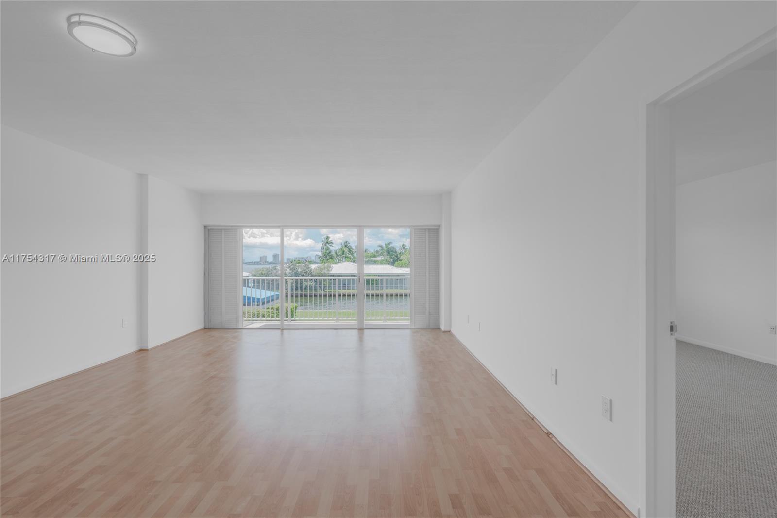 THE SHORES CONDO - Residential