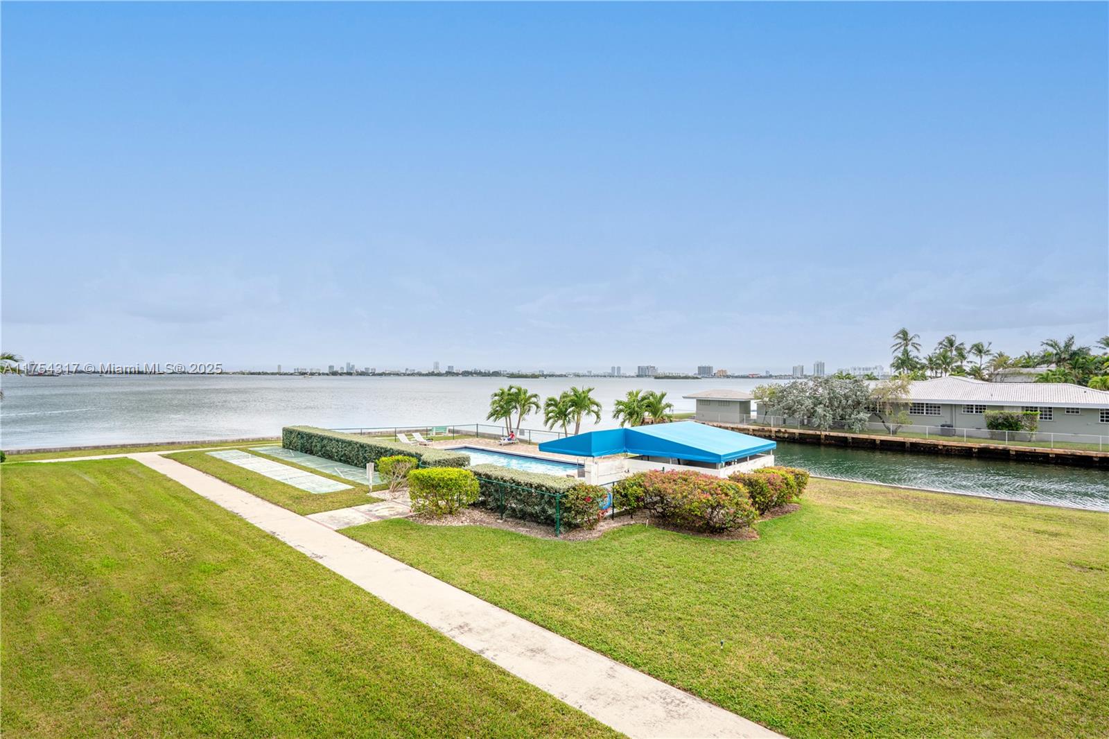 THE SHORES CONDO - Residential