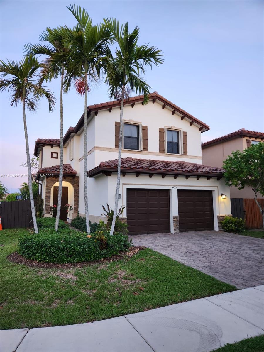 Rental Property at 455 Se 34th Ter, Homestead, Miami-Dade County, Florida - Bedrooms: 3 
Bathrooms: 3  - $3,950 MO.