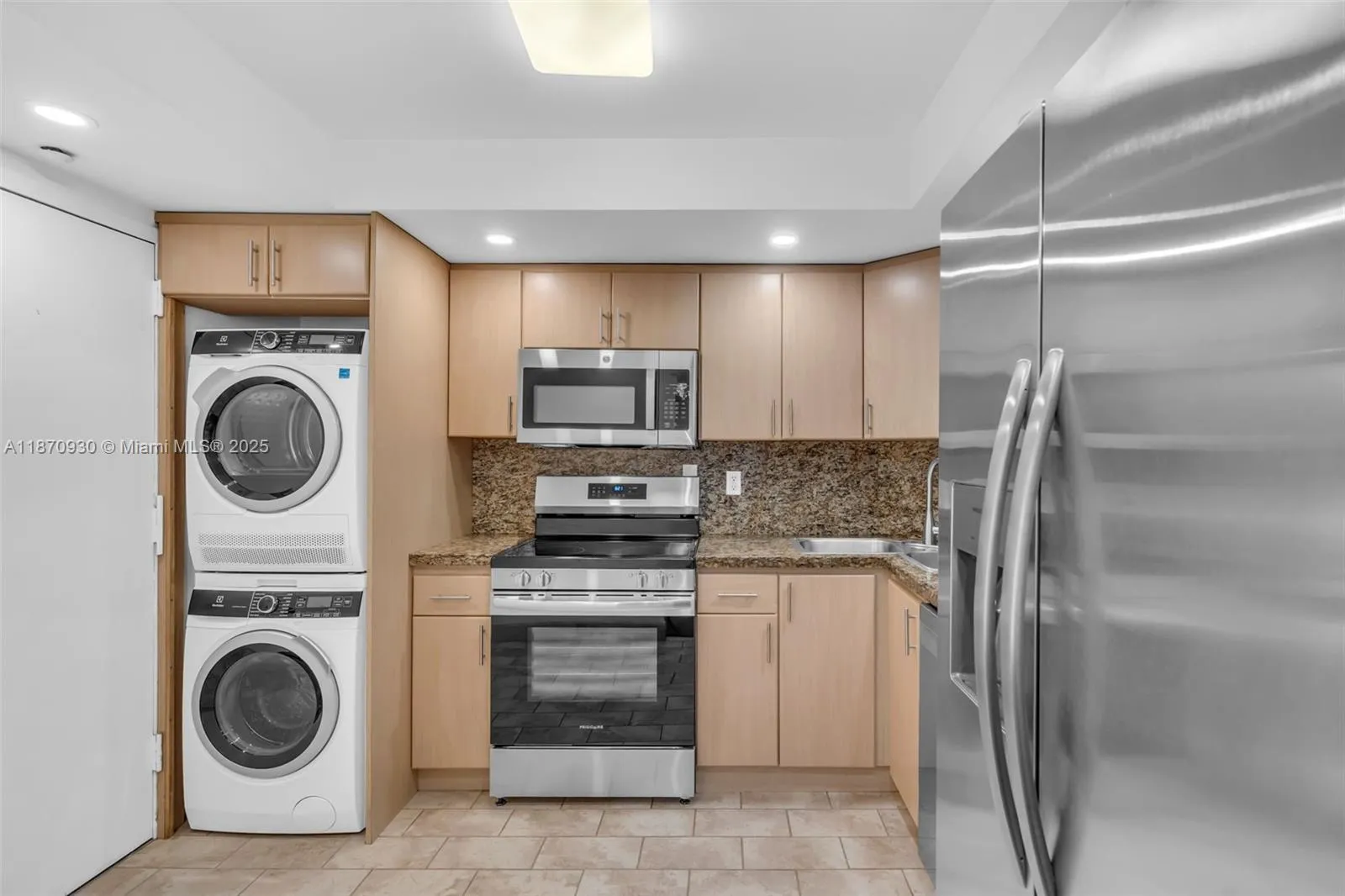 Miami, Florida 33129, United States, 1 Bedroom Bedrooms, ,2 BathroomsBathrooms,Residential,Active,203295