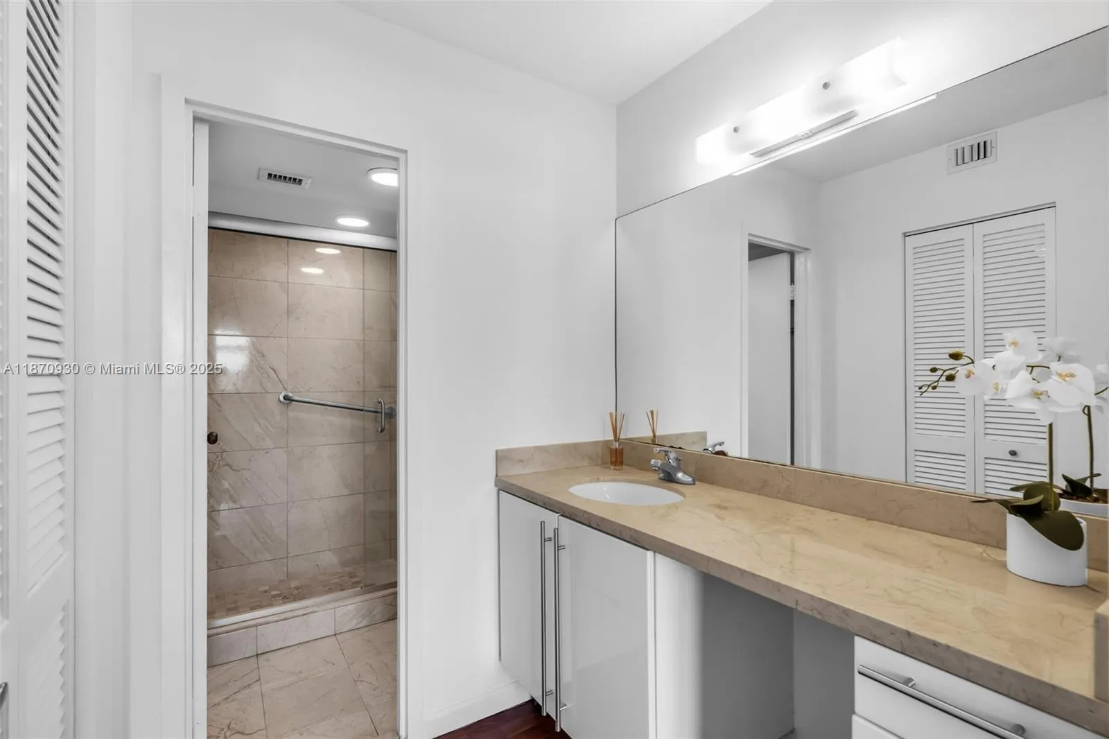 Miami, Florida 33129, United States, 1 Bedroom Bedrooms, ,2 BathroomsBathrooms,Residential,Active,203295