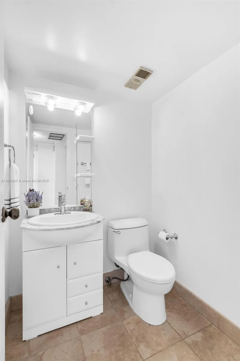 Miami, Florida 33129, United States, 1 Bedroom Bedrooms, ,2 BathroomsBathrooms,Residential,Active,203295