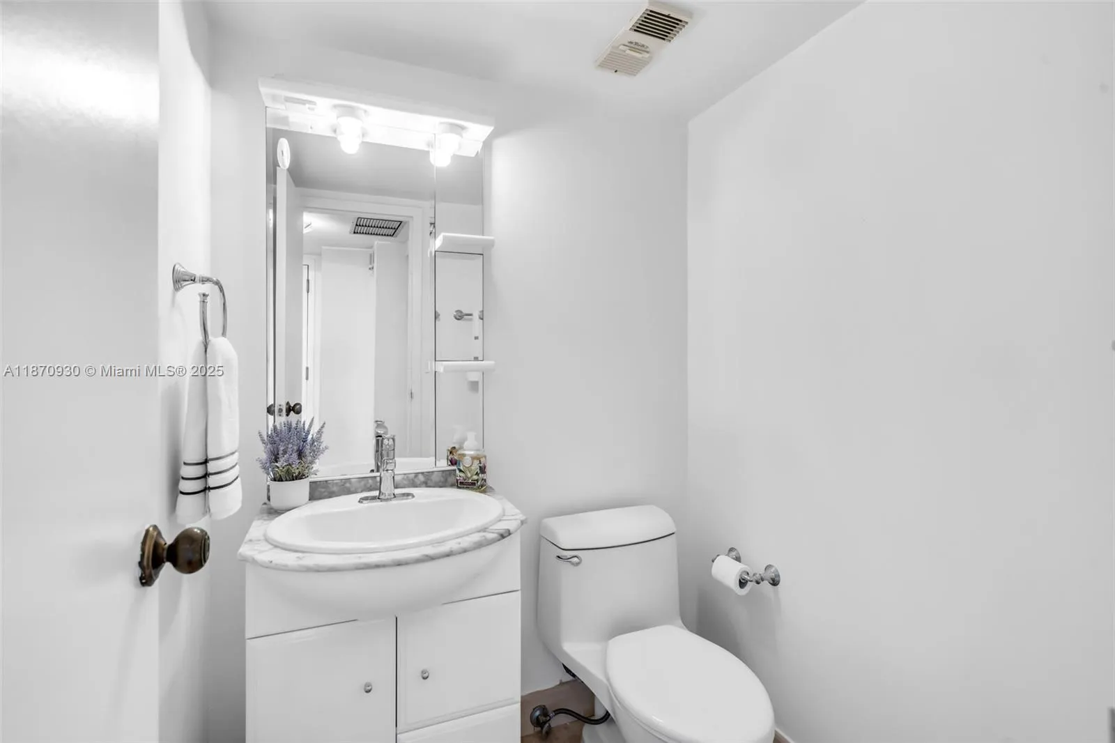 Miami, Florida 33129, United States, 1 Bedroom Bedrooms, ,2 BathroomsBathrooms,Residential,Active,203295