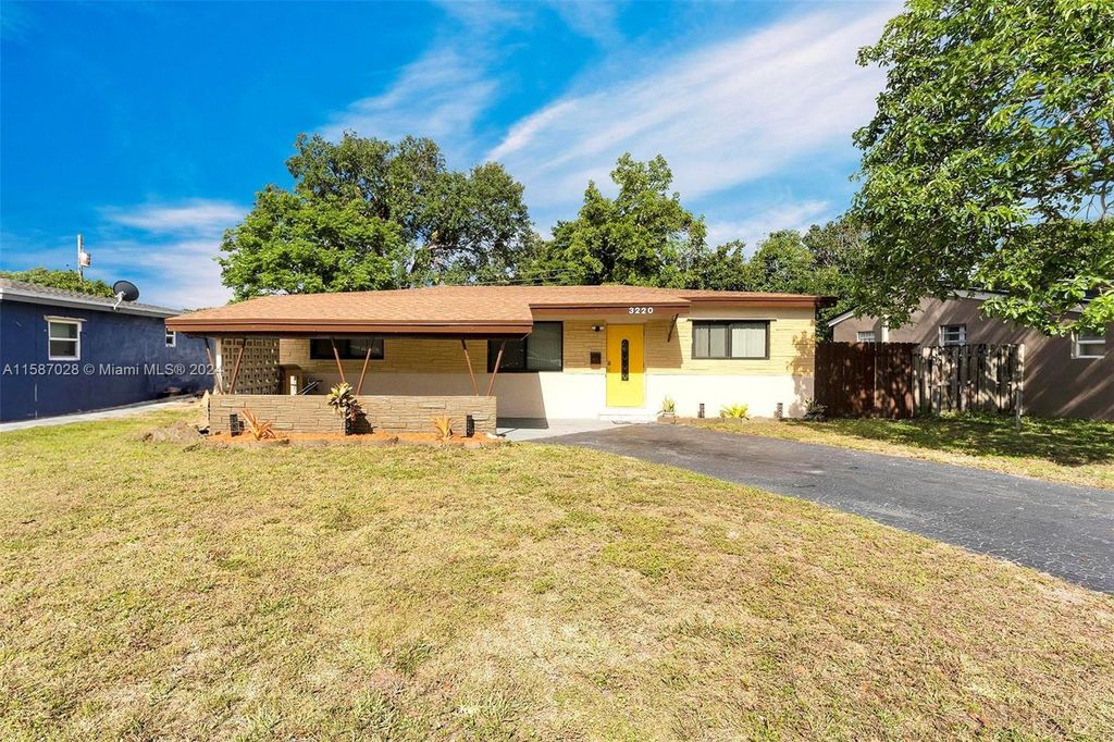 Photo of 3220 SW 64th Ter, Miramar, FL 33023 (MLS # A11587028)