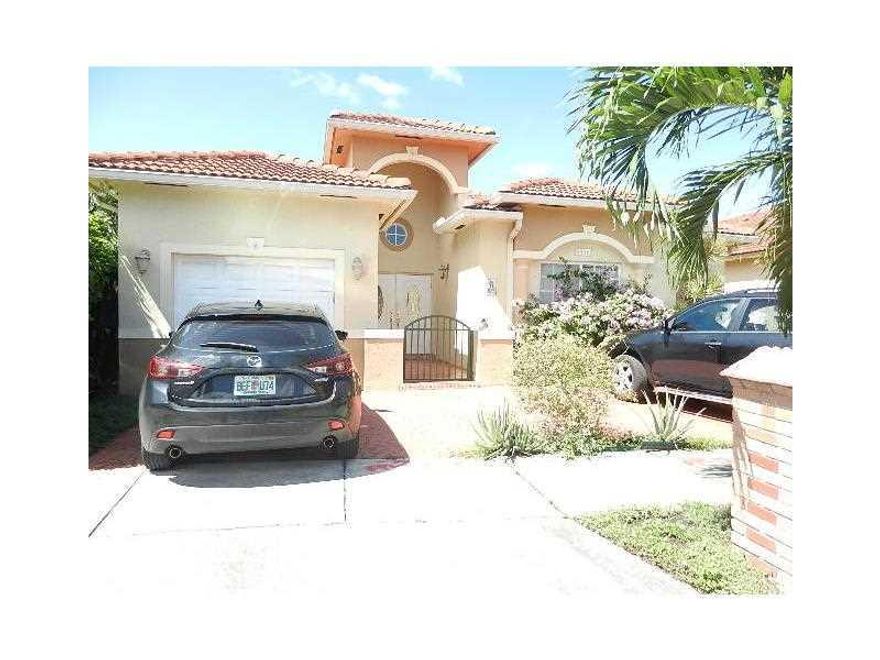 Beautiful property in a nice gate community. One of the kind properties in the market ready to move on it. Big master bedroom w/ walk in closet, covered patio, open kitchen.  Jacuzzi in back yard are include on sale. Show to your most demanding buyers wit h confidence. Property easy to show.