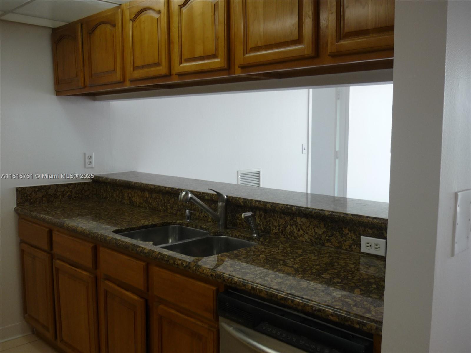 THE GRANDVIEW PALACE COND - Residential Lease
