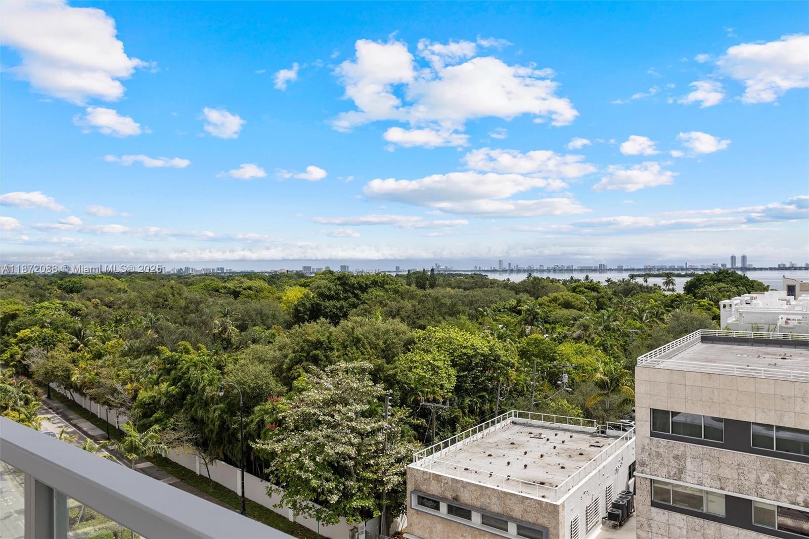 QUADRO CONDO - Residential