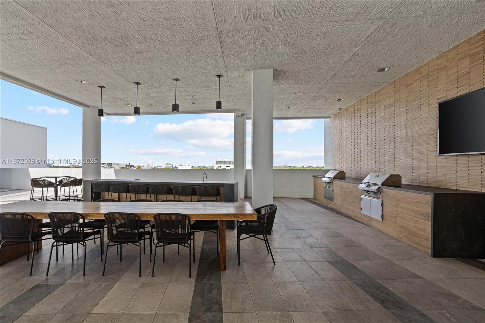 QUADRO CONDO - Residential