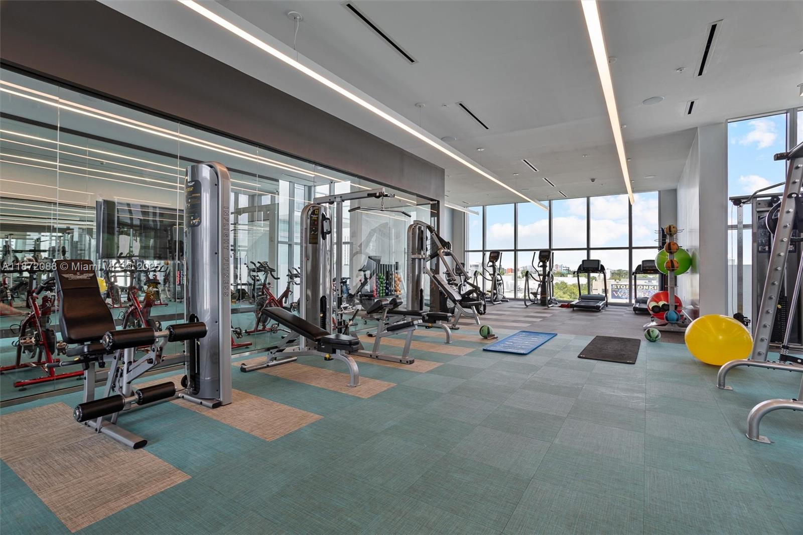 QUADRO CONDO - Residential