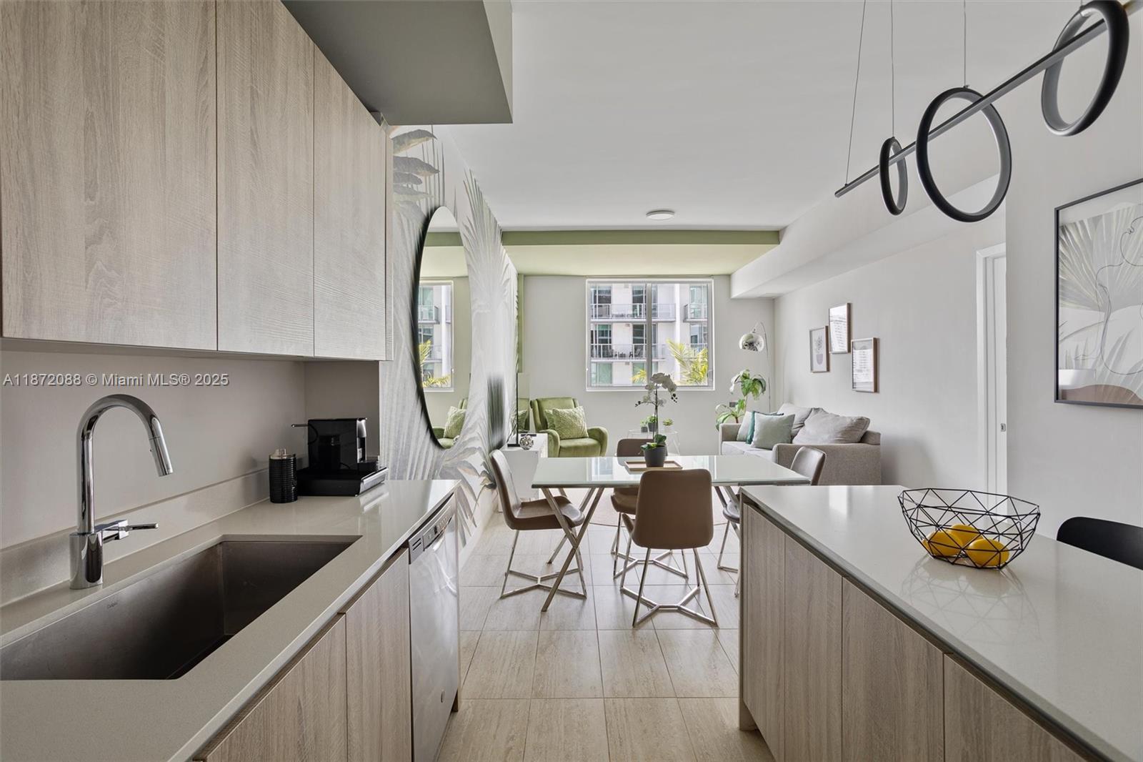 QUADRO CONDO - Residential