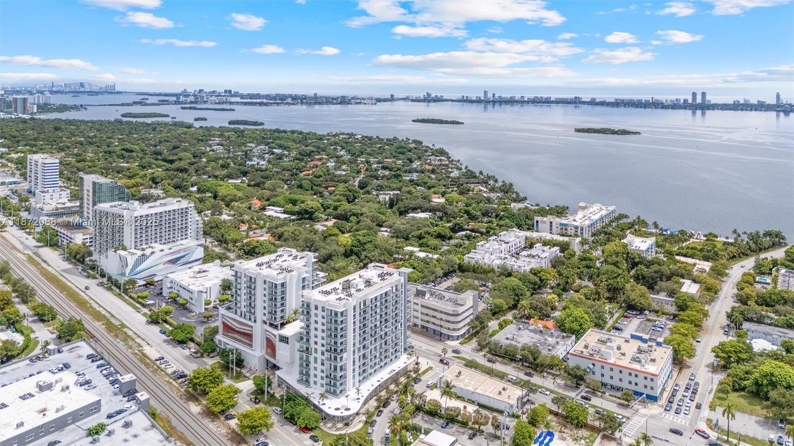 QUADRO CONDO - Residential