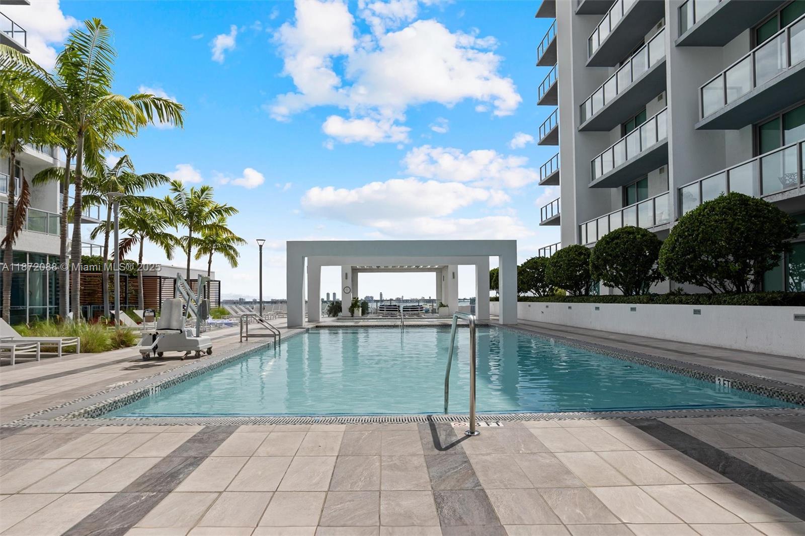 QUADRO CONDO - Residential