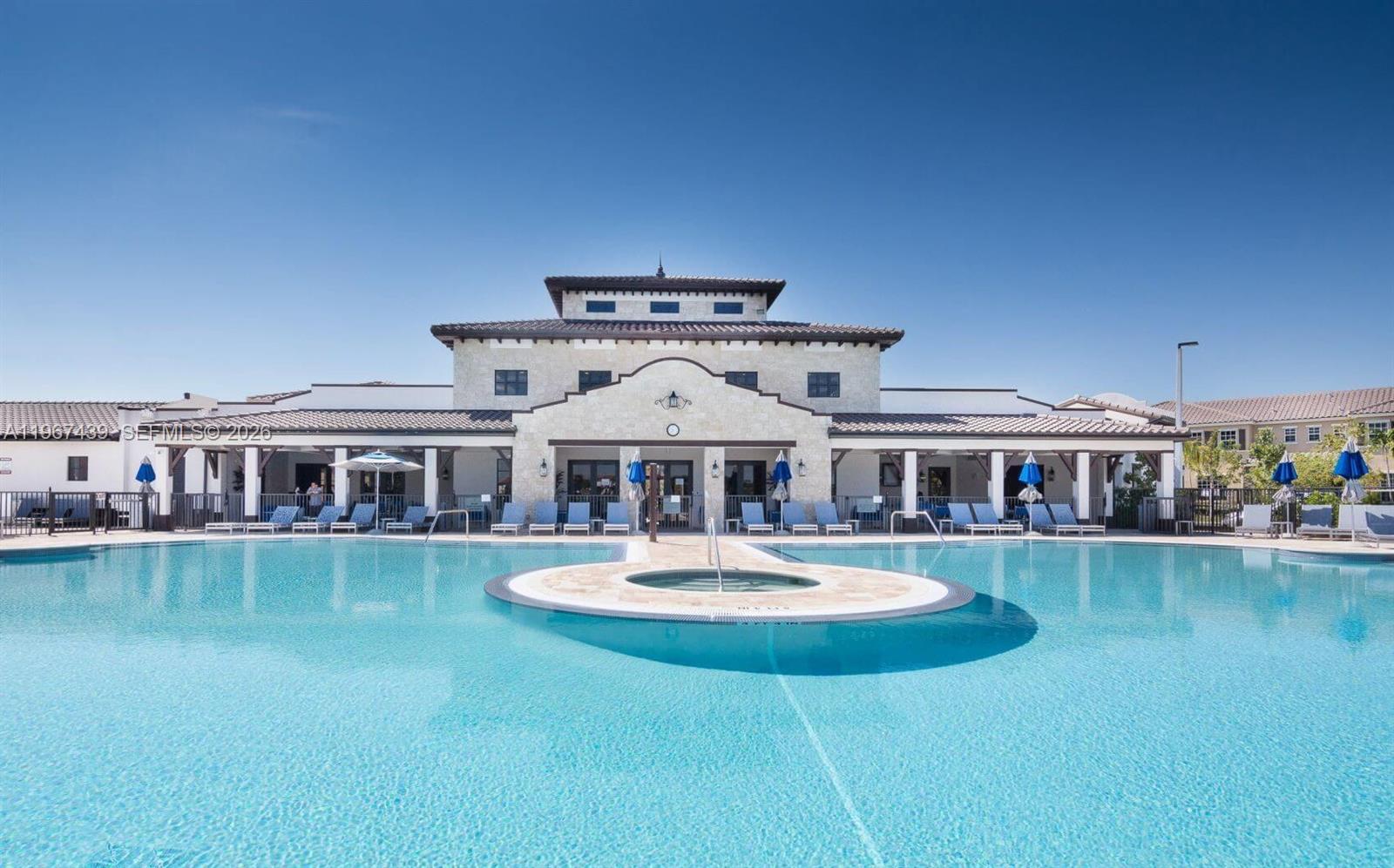 KENDALL COMMONS TOWNHOMES - Residential