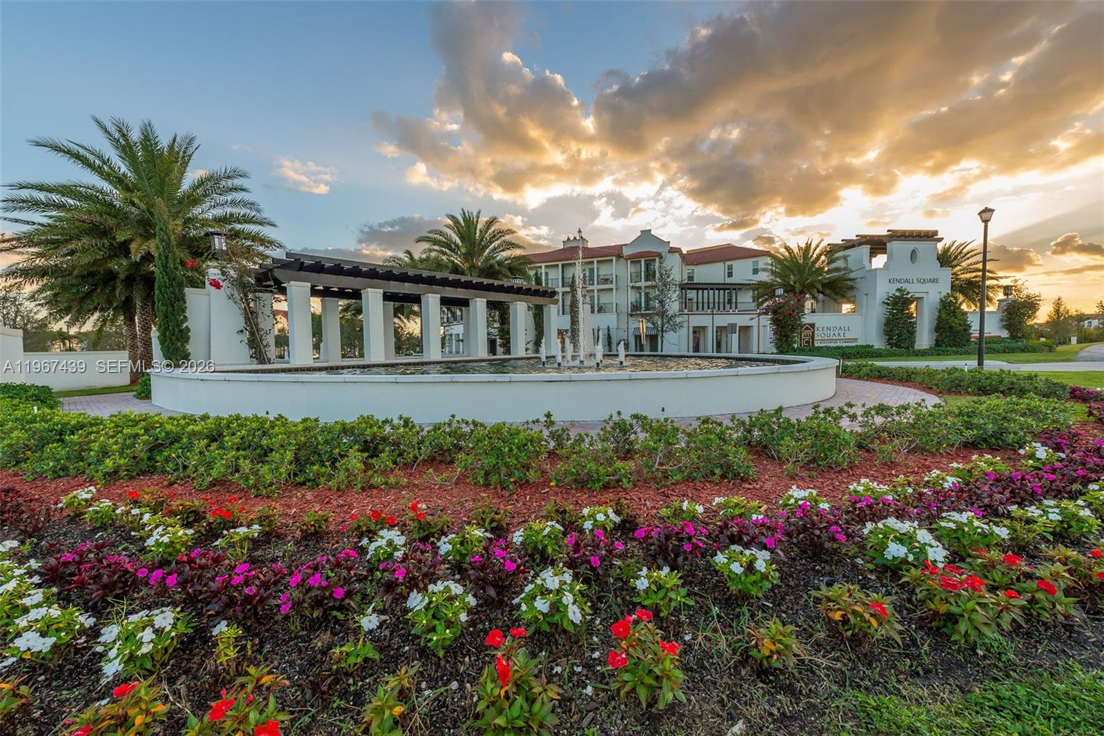 KENDALL COMMONS TOWNHOMES - Residential