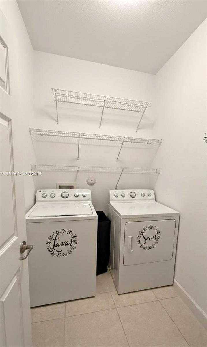 KENDALL COMMONS TOWNHOMES - Residential