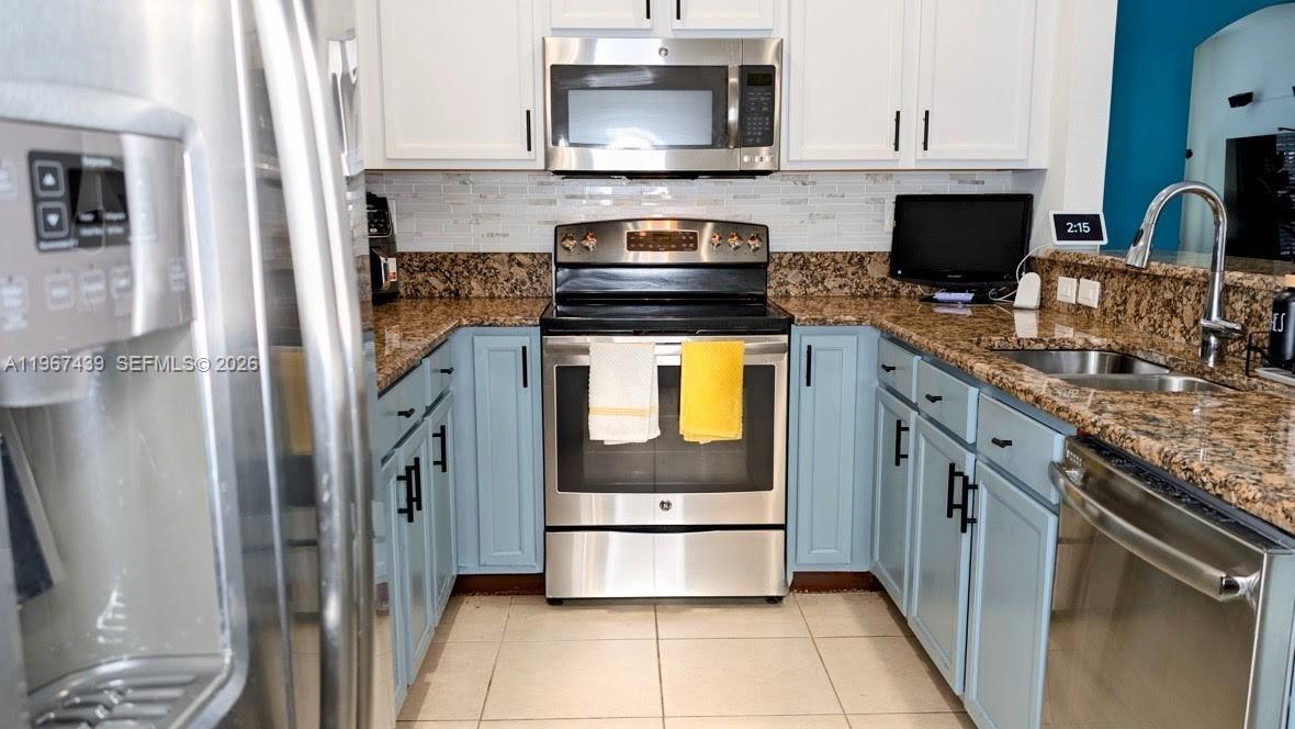 KENDALL COMMONS TOWNHOMES - Residential