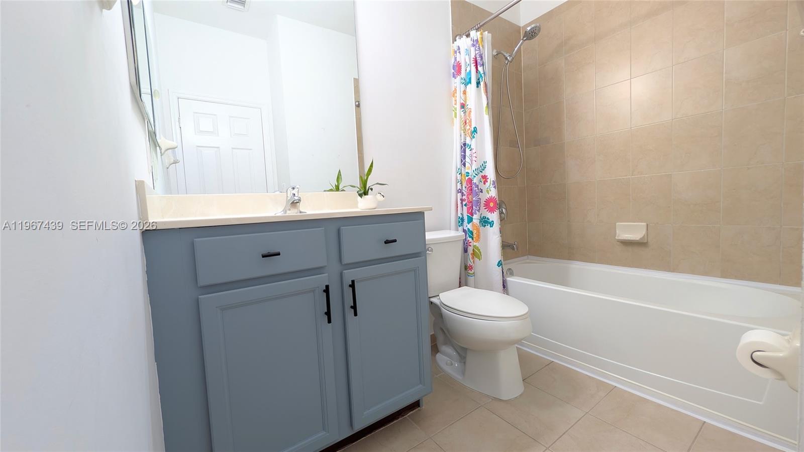 KENDALL COMMONS TOWNHOMES - Residential