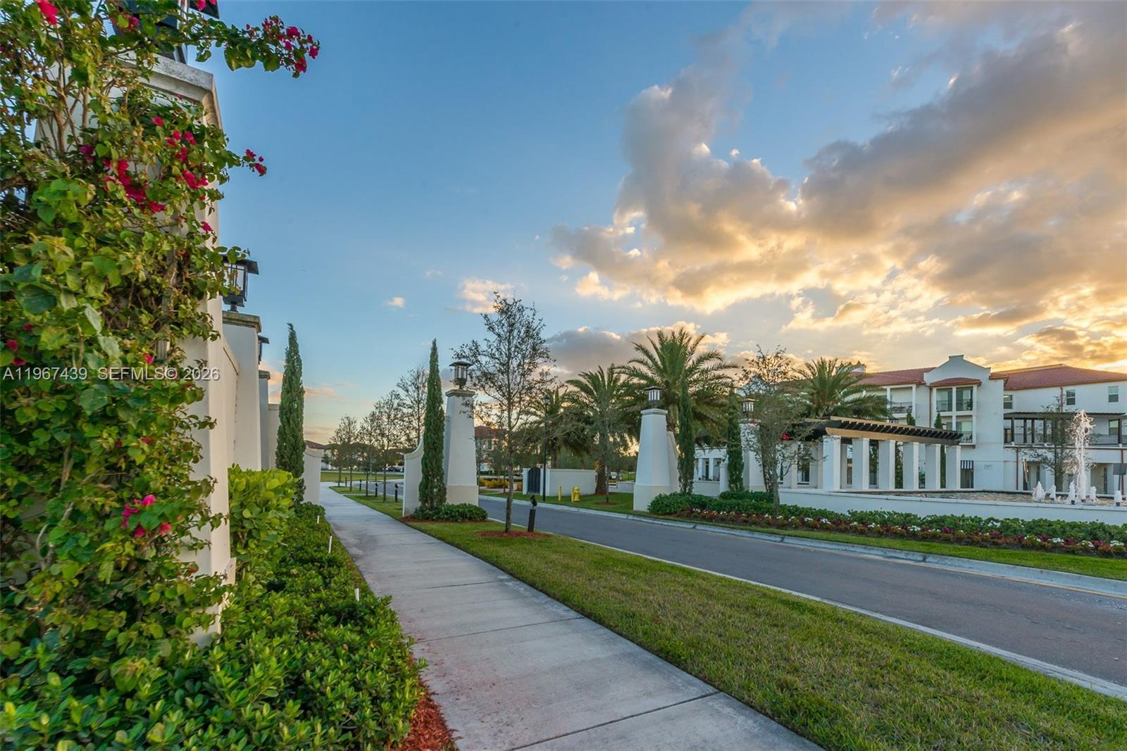 KENDALL COMMONS TOWNHOMES - Residential
