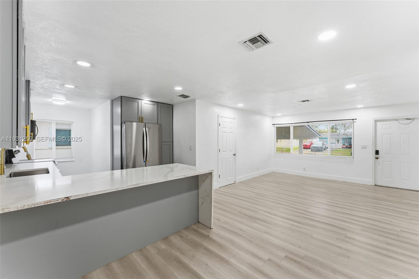 ESQUIRE LAKE ESTATES SEC - Residential