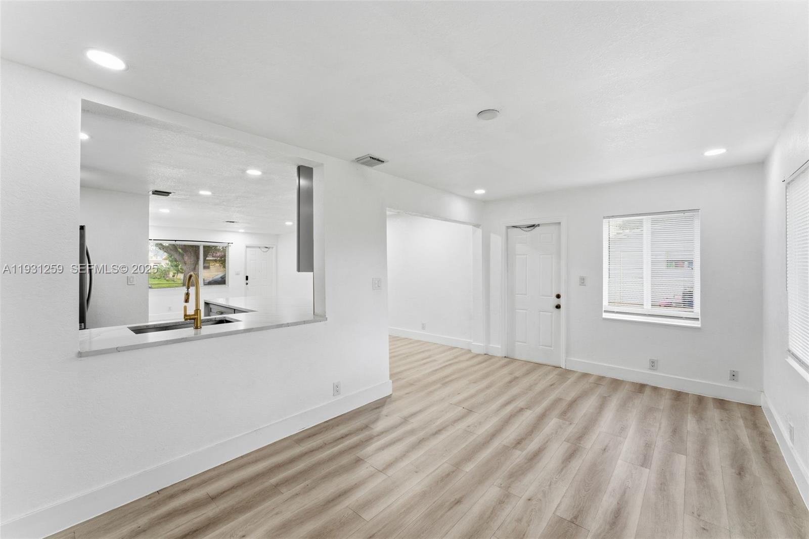 ESQUIRE LAKE ESTATES SEC - Residential