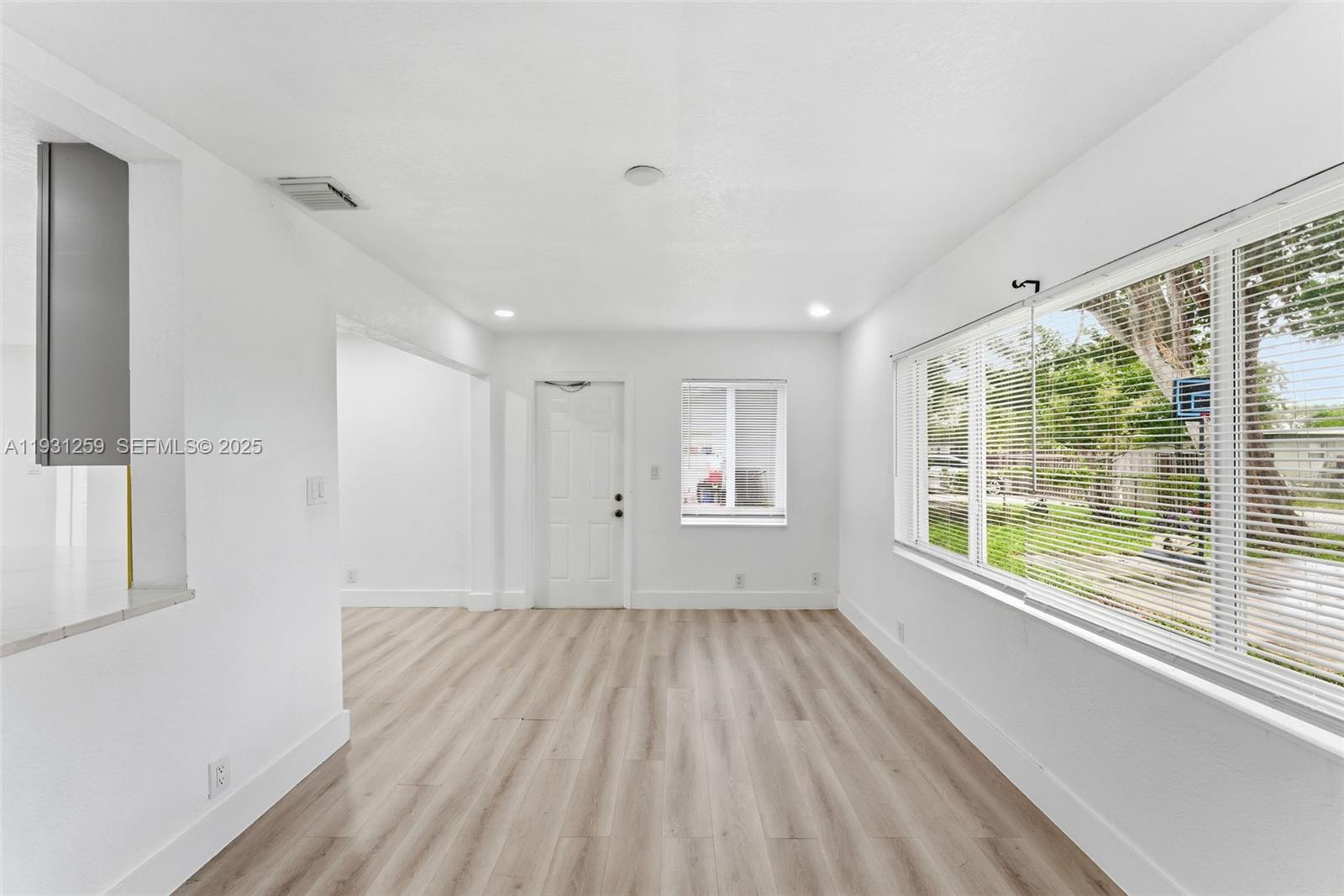 ESQUIRE LAKE ESTATES SEC - Residential