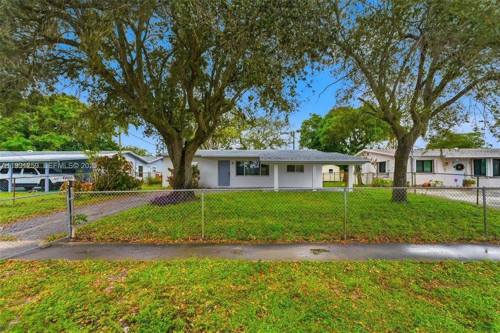 Photo of 671 NW 23rd Ter, Pompano Beach, FL 33069 (MLS # A11931259)
