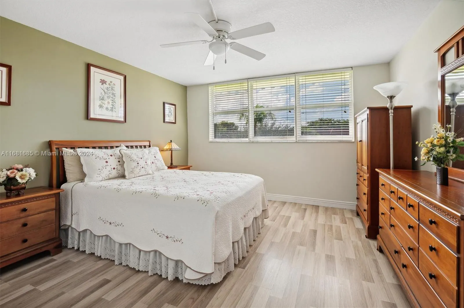 Pembroke Pines, Florida 33025, United States, 2 Bedrooms Bedrooms, ,2 BathroomsBathrooms,Residential,Active,36711