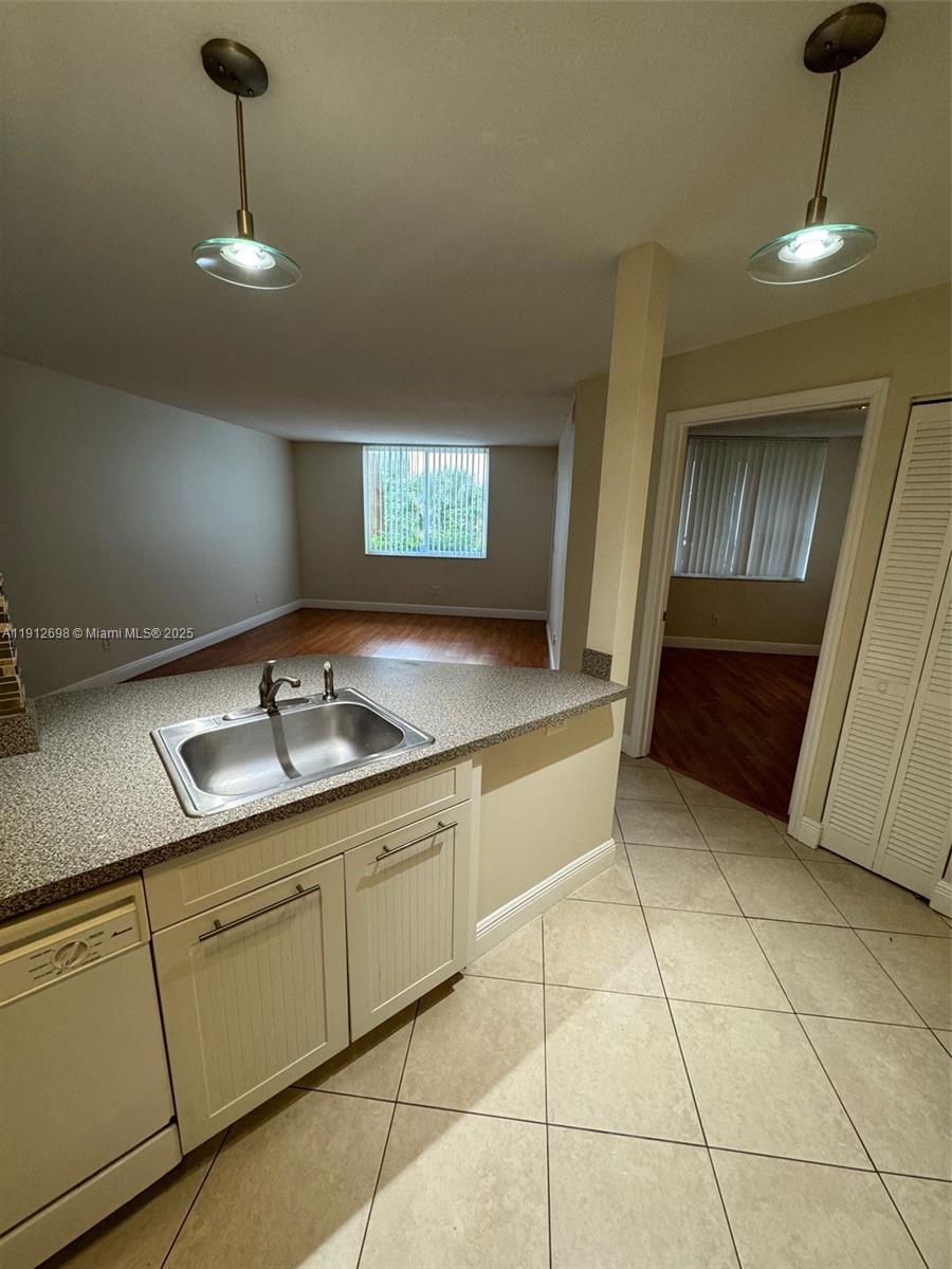 WINDWARD LAKES CONDO - Residential Lease