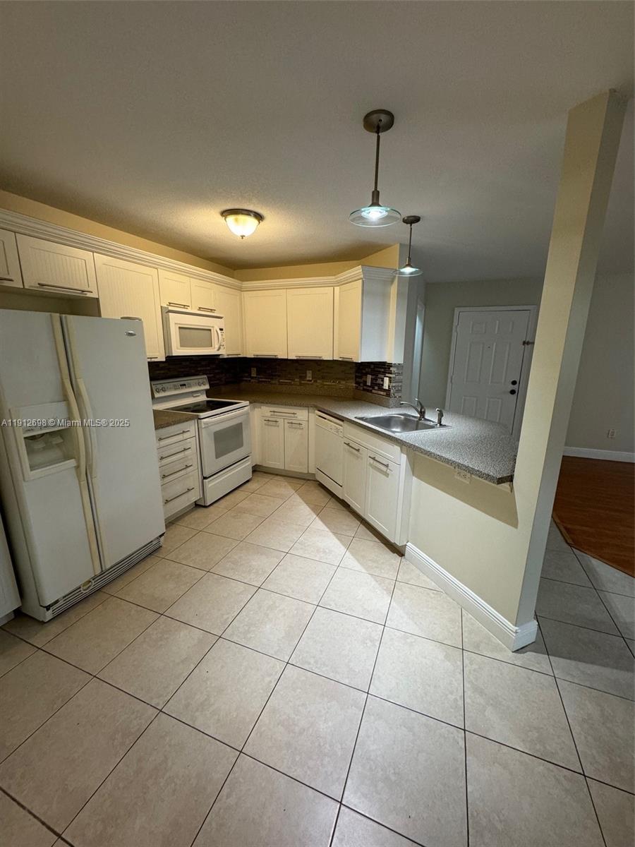 WINDWARD LAKES CONDO - Residential Lease