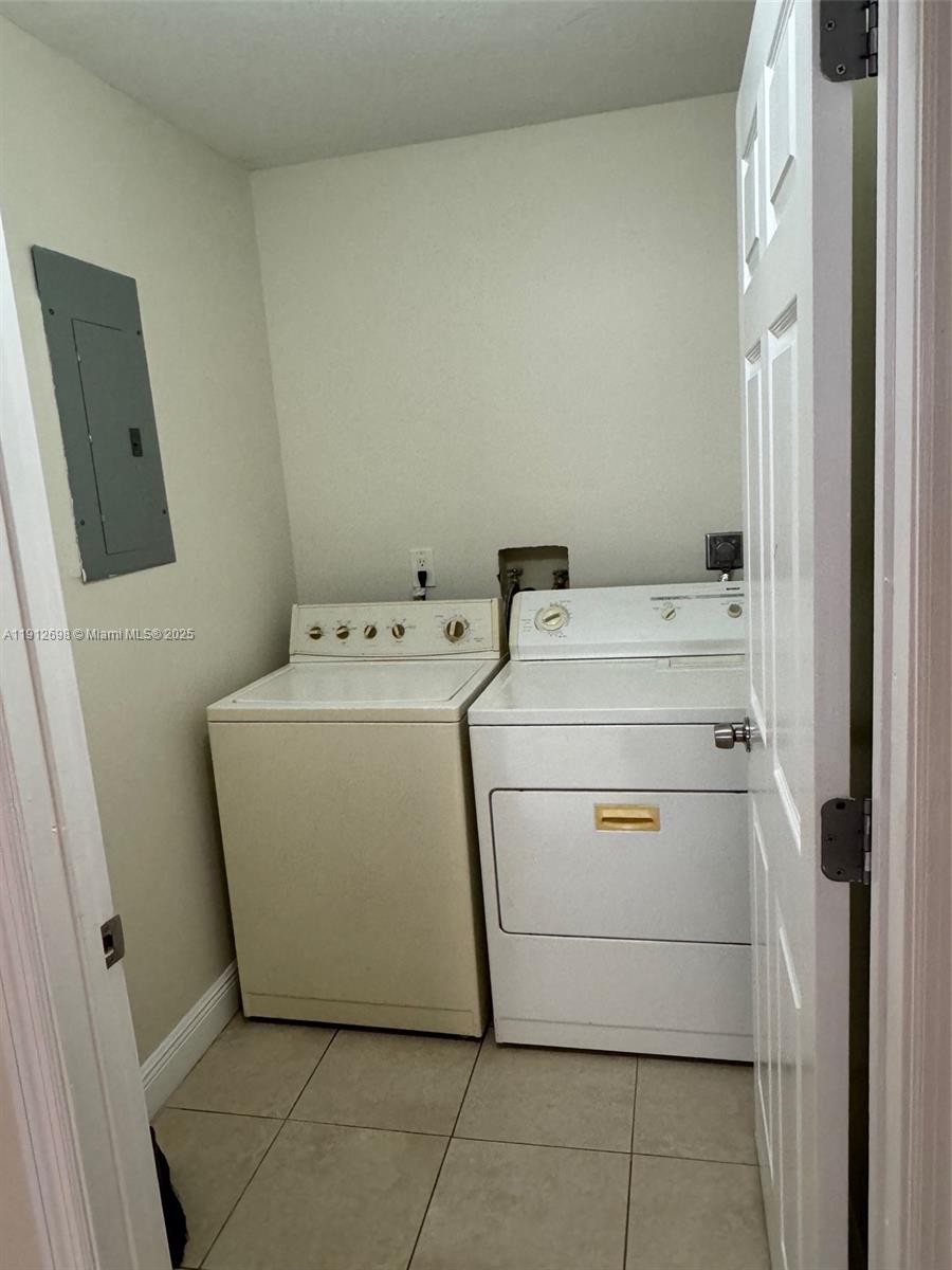 WINDWARD LAKES CONDO - Residential Lease